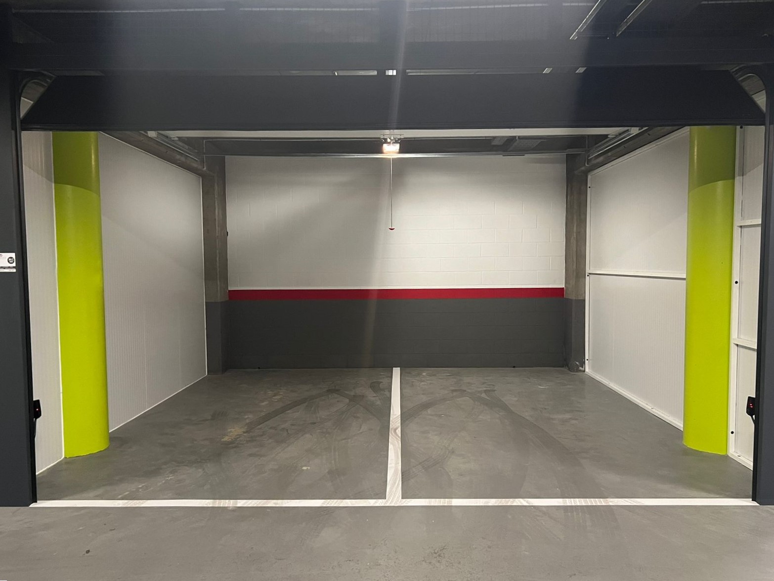 Box para 2 coches y moto en el centro de Ordino